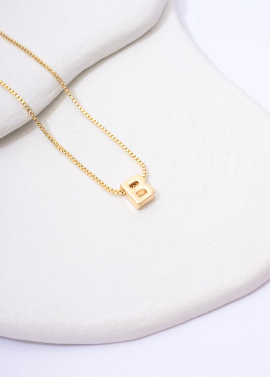 Collar letra lisa