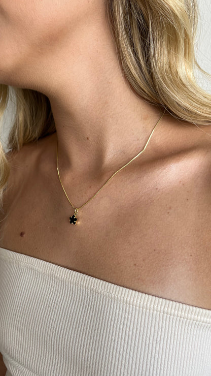 Collar estrella in black